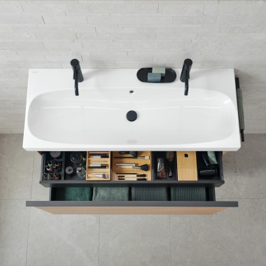 Meuble de salle de bains Geberit Acanto avec système de rangement modulaire